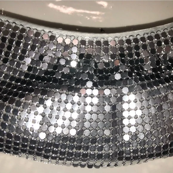 VINTAGE SILVER MESH EVENING BAG PURSE CLUTCH SILVER CHAIN STRAP NEW SATIN LINED - Picture 4 of 5